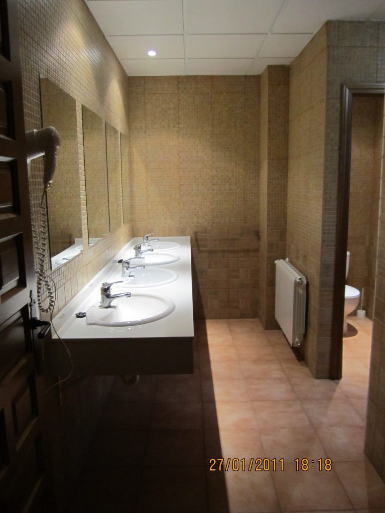 BAÑOS 2ª PLANTA femenino ´albergue rural